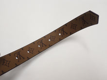 Load image into Gallery viewer, Louis Vuitton Monogram Reversible Belt Ceinture Daufine M0203 70/28